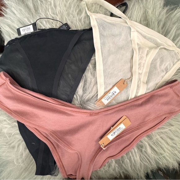 Skims thongs bundle - Picture 2 of 4